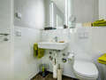 apartment München Schwabing-West 03 bathroom 8608
