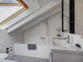 attic apartment Gauting 01 bathroom 9625