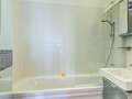 apartment München Schwabing-West 02 bathroom 9763