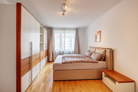 https://www.mrlodge.com/rent/4-room-apartment-munich-neuhausen-10004