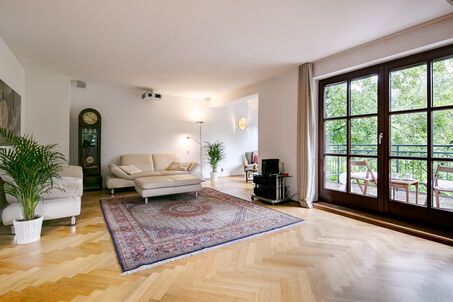 https://www.mrlodge.com/rent/4-room-apartment-munich-neuhausen-10053