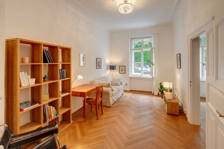 https://www.mrlodge.com/rent/2-room-apartment-munich-schwabing-10087