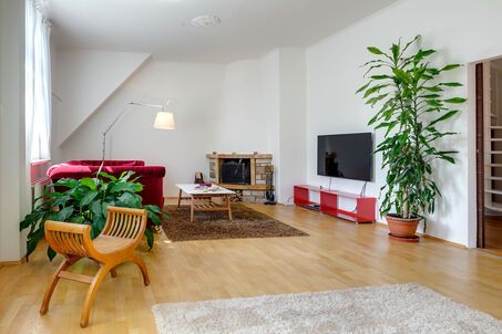 https://www.mrlodge.com/rent/5-room-apartment-munich-neuhausen-10171