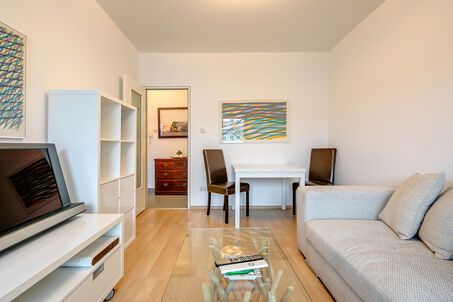 https://www.mrlodge.com/rent/2-room-apartment-munich-maxvorstadt-10403