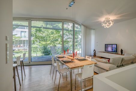https://www.mrlodge.com/rent/4-room-apartment-munich-nymphenburg-gern-10621
