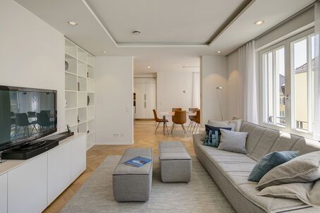 https://www.mrlodge.com/rent/5-room-apartment-munich-nymphenburg-10628