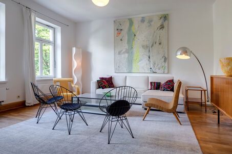 https://www.mrlodge.com/rent/5-room-apartment-munich-maxvorstadt-10679