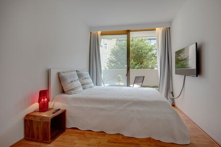 https://www.mrlodge.com/rent/1-room-apartment-munich-maxvorstadt-11039
