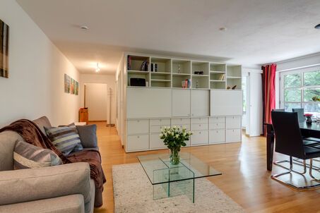 https://www.mrlodge.com/rent/2-room-apartment-munich-nymphenburg-gern-11046