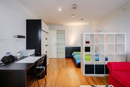 https://www.mrlodge.com/rent/1-room-apartment-munich-neuhausen-11097