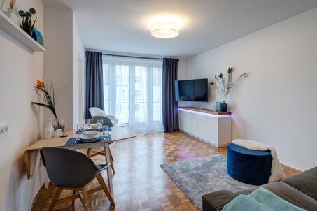 https://www.mrlodge.com/rent/1-room-apartment-munich-neuhausen-11980