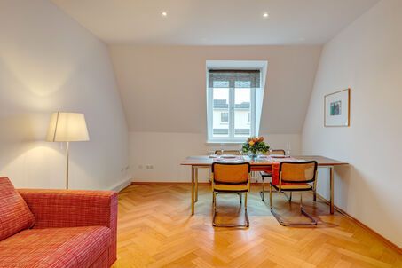 https://www.mrlodge.com/rent/2-room-apartment-munich-glockenbachviertel-12008