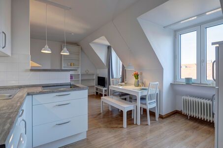 https://www.mrlodge.com/rent/2-room-apartment-munich-maxvorstadt-12043