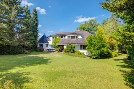 https://www.mrlodge.com/rent/9-zimmer-haus-krailling-13097