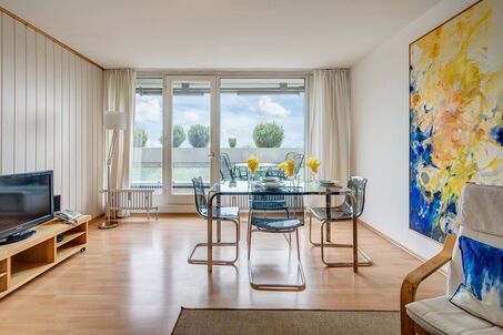 https://www.mrlodge.com/rent/3-room-apartment-munich-olympiadorf-2369