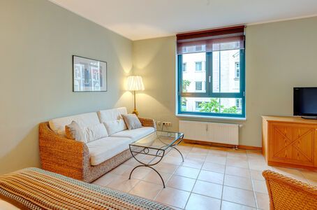 https://www.mrlodge.com/rent/1-room-apartment-munich-maxvorstadt-3765