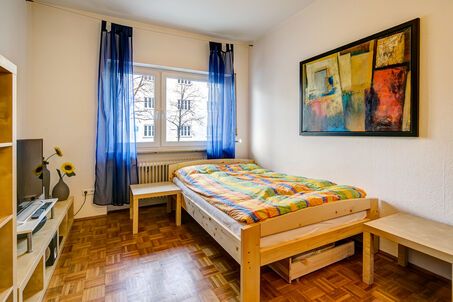https://www.mrlodge.com/rent/1-room-apartment-munich-maxvorstadt-4054