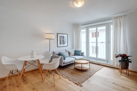 https://www.mrlodge.com/rent/2-room-apartment-munich-schwabing-4379