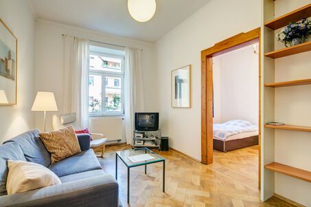 https://www.mrlodge.com/rent/2-room-apartment-munich-schwabing-4610
