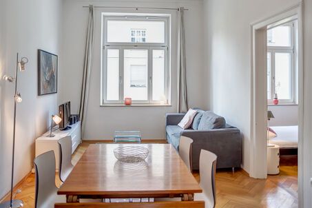 https://www.mrlodge.com/rent/3-room-apartment-munich-schwabing-5663
