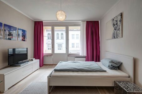 https://www.mrlodge.com/rent/1-room-apartment-munich-schwabing-5875