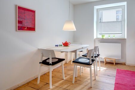 https://www.mrlodge.com/rent/1-room-apartment-munich-maxvorstadt-6708