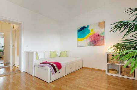 https://www.mrlodge.com/rent/1-room-apartment-munich-gaertnerplatzviertel-6926