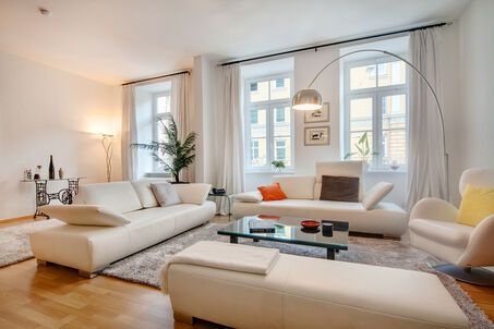 https://www.mrlodge.com/rent/6-room-apartment-munich-glockenbachviertel-6991