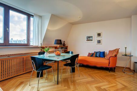 https://www.mrlodge.com/rent/1-room-apartment-munich-maxvorstadt-7919