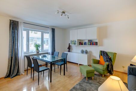 https://www.mrlodge.com/rent/1-room-apartment-munich-schwabing-880
