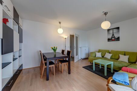 https://www.mrlodge.com/rent/3-room-apartment-munich-maxvorstadt-9060