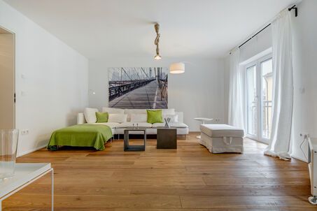 https://www.mrlodge.com/rent/3-room-apartment-munich-maxvorstadt-9080