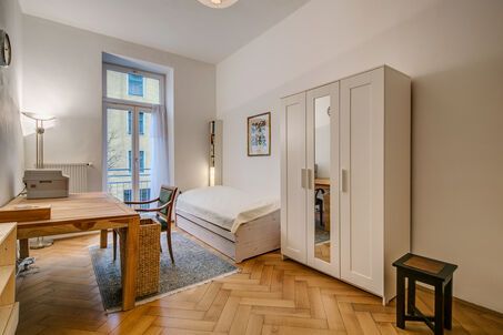 https://www.mrlodge.com/rent/1-room-apartment-munich-au-haidhausen-9221