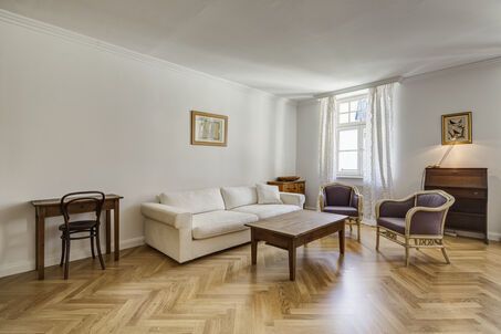 https://www.mrlodge.com/rent/1-room-apartment-munich-gaertnerplatzviertel-9485