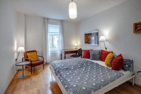 https://www.mrlodge.com/rent/2-room-apartment-munich-au-haidhausen-9500
