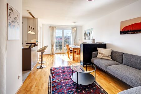 https://www.mrlodge.com/rent/2-room-apartment-munich-neuhausen-9793